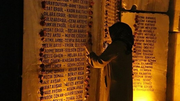 Foto - 23 yıldır dinmeyen acı! 17 Ağustos depreminde hayatını kaybedenler Yalova’da anıldı