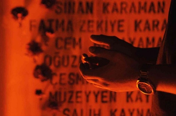 Foto - 23 yıldır dinmeyen acı! 17 Ağustos depreminde hayatını kaybedenler Yalova’da anıldı