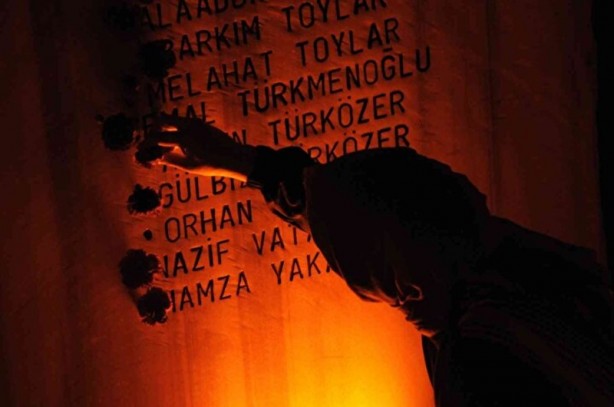 23 yıldır dinmeyen acı! 17 Ağustos depreminde hayatını kaybedenler Yalova’da anıldı