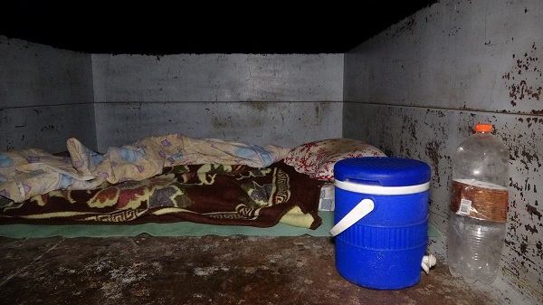 Foto - 24 saat tüfekle nöbet tutuyor