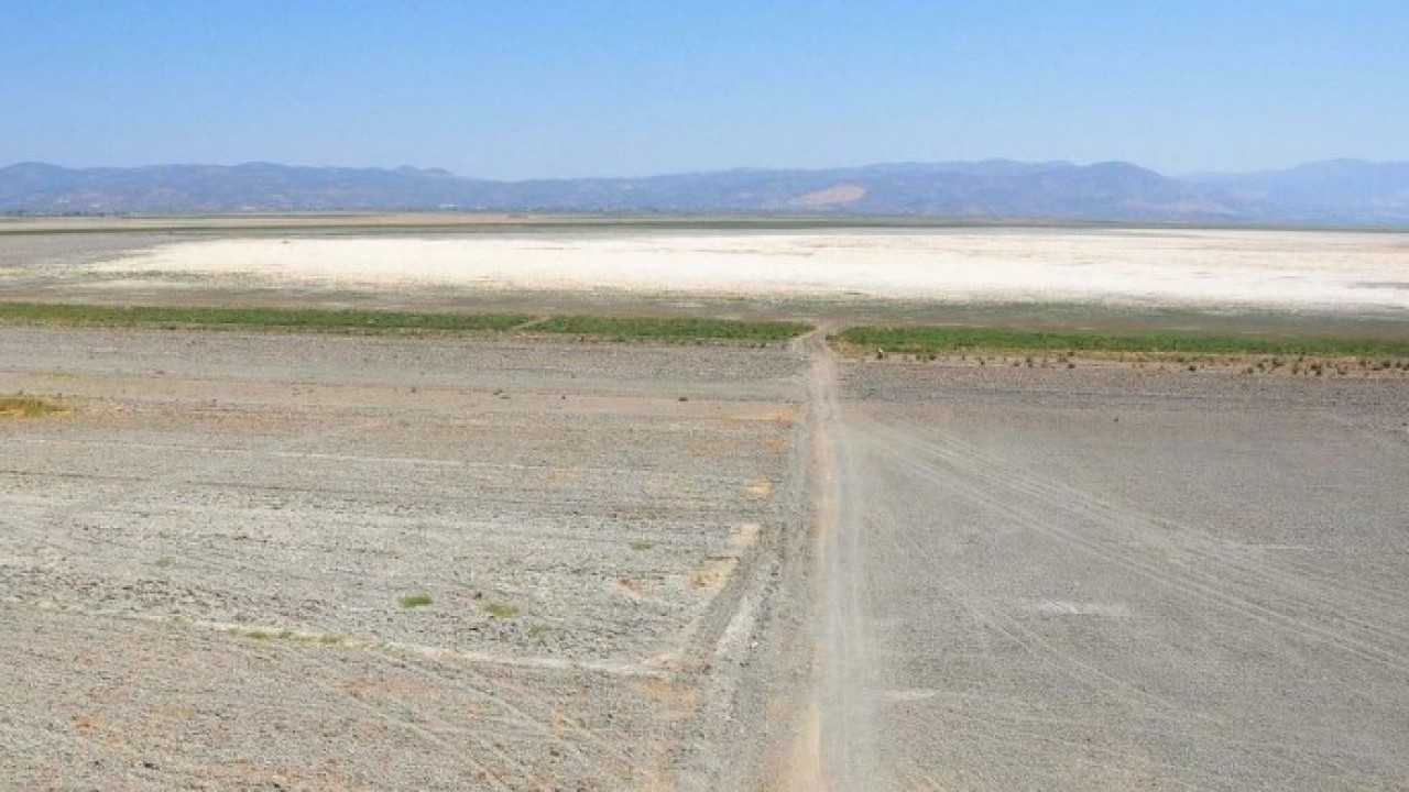 Foto - 240 gölden 186’sı tamamen kurudu! 2050'lerde beklenen sıcaklıklar şimdiden yaşanıyor