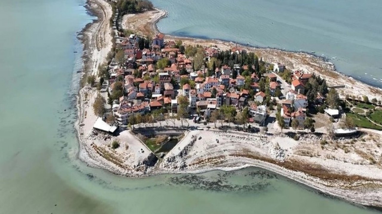 Foto - 240 gölden 186’sı tamamen kurudu! 2050'lerde beklenen sıcaklıklar şimdiden yaşanıyor