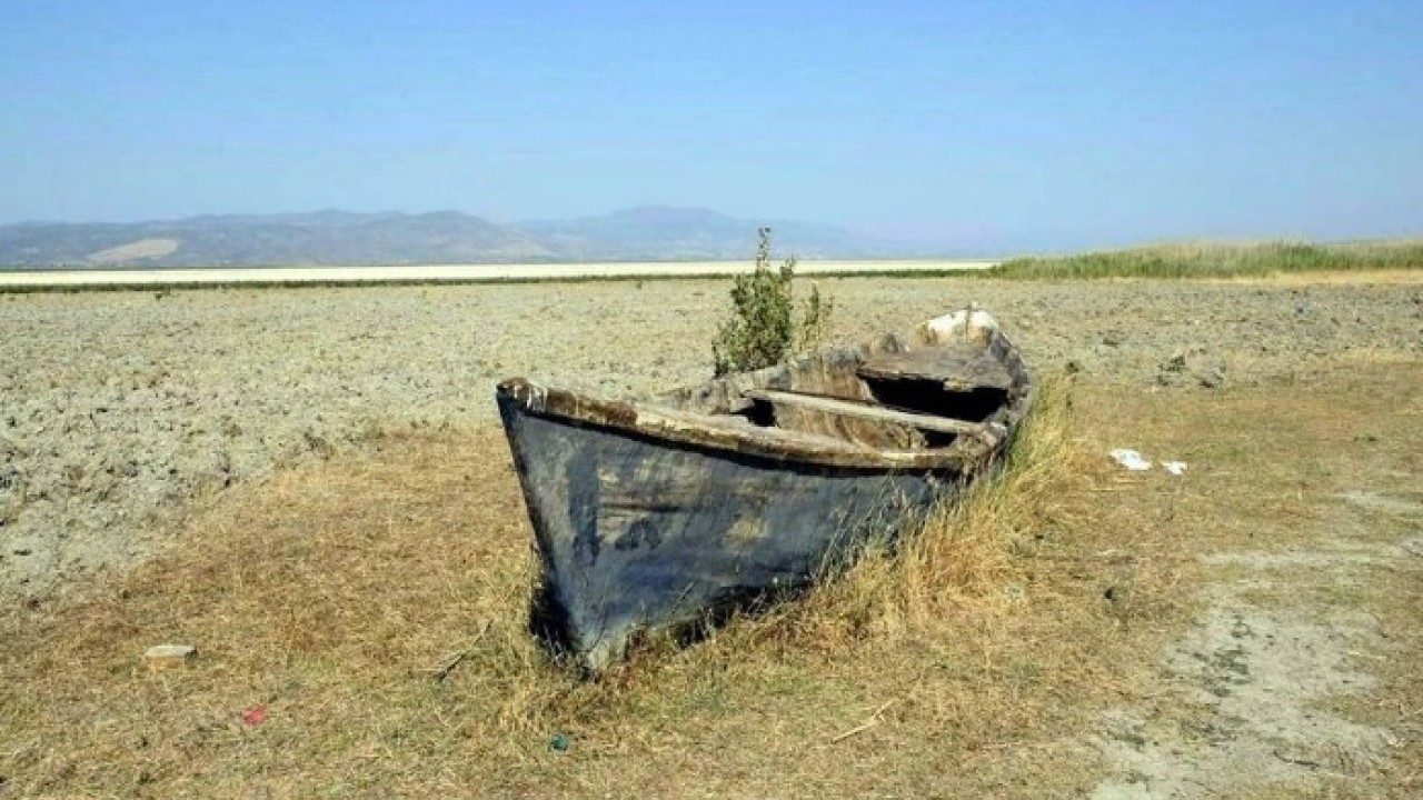 240 gölden 186’sı tamamen kurudu! 2050'lerde beklenen sıcaklıklar şimdiden yaşanıyor