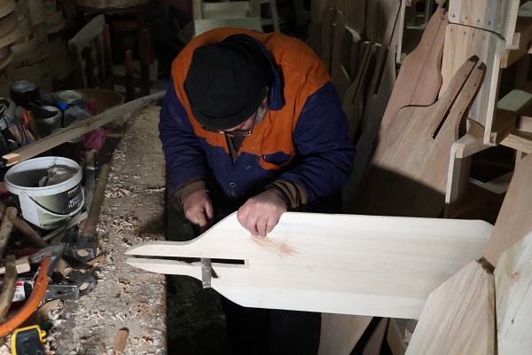 Foto - 25 yıldır ekmeğini ahşaptan çıkarıyor