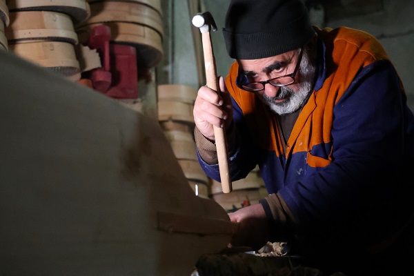 Foto - 25 yıldır ekmeğini ahşaptan çıkarıyor