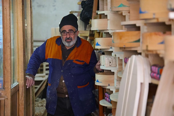 Foto - 25 yıldır ekmeğini ahşaptan çıkarıyor