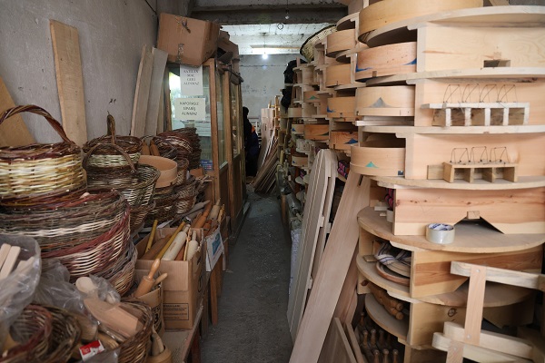 Foto - 25 yıldır ekmeğini ahşaptan çıkarıyor