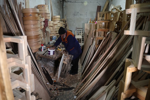 Foto - 25 yıldır ekmeğini ahşaptan çıkarıyor