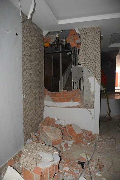 Foto - 25 yıllık binayı görenler şaştı kaldı | Bu apartmanda kolon yerine bakın ne var! 