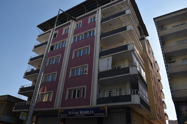 Foto - 25 yıllık binayı görenler şaştı kaldı | Bu apartmanda kolon yerine bakın ne var! 