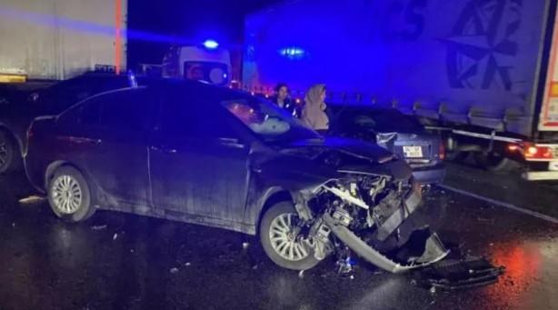 Foto - 26 araç kazaya karıştı! Ortalık savaş alanına döndü!