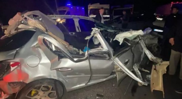 Foto - 26 araç kazaya karıştı! Ortalık savaş alanına döndü!