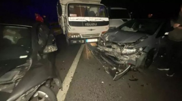 Foto - 26 araç kazaya karıştı! Ortalık savaş alanına döndü!