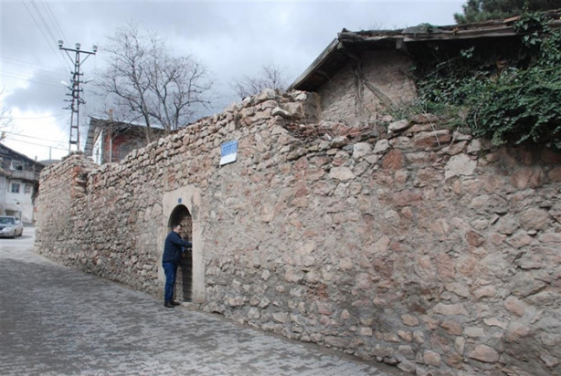 Foto - 265 senelik hanı satılığa çıkardı