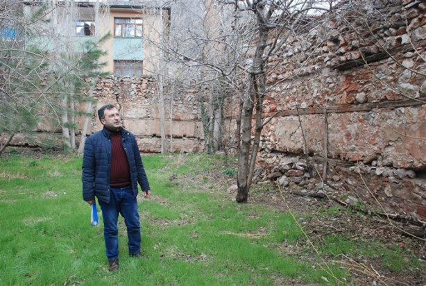 Foto - 265 senelik hanı satılığa çıkardı