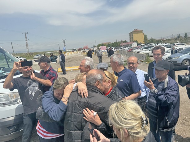 Foto - 28 Şubat sürecinde hükümete karşı ‘Gerekirse silah bile kullanırız’ diyerek cebir ve şiddete başvuracaklarını söyleyenler bugün tahliye edildi: HakkımızI helâl etmiyoruz