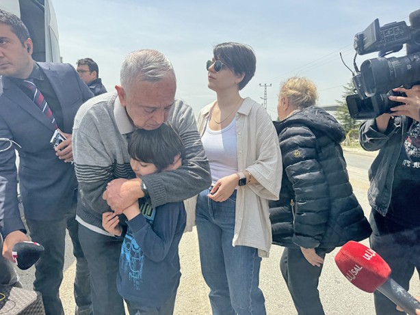 Foto - 28 Şubat sürecinde hükümete karşı ‘Gerekirse silah bile kullanırız’ diyerek cebir ve şiddete başvuracaklarını söyleyenler bugün tahliye edildi: HakkımızI helâl etmiyoruz