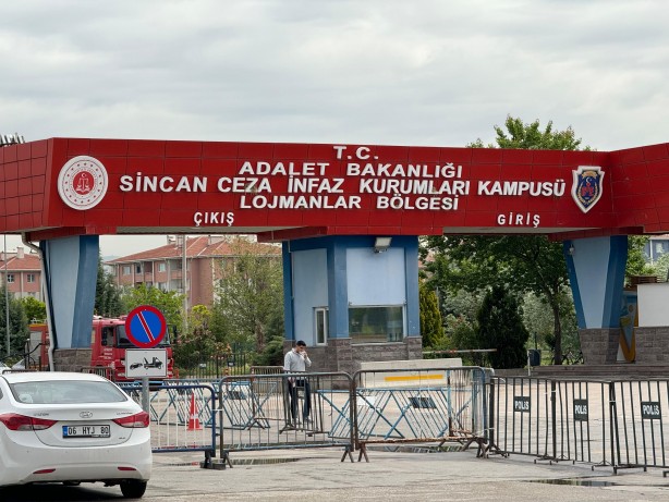 Foto - 28 Şubat sürecinde hükümete karşı ‘Gerekirse silah bile kullanırız’ diyerek cebir ve şiddete başvuracaklarını söyleyenler bugün tahliye edildi: HakkımızI helâl etmiyoruz