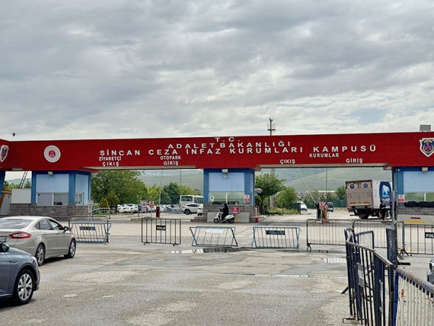 Foto - 28 Şubat sürecinde hükümete karşı ‘Gerekirse silah bile kullanırız’ diyerek cebir ve şiddete başvuracaklarını söyleyenler bugün tahliye edildi: HakkımızI helâl etmiyoruz