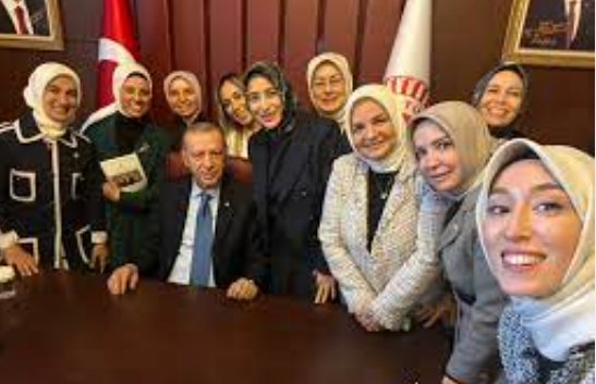 Foto - 28 Şubat’ın vurduğu öğrenciler konuştu! O peruğu tören eşliğinde çöpe attım