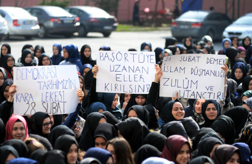 Foto - 28 Şubat’ın vurduğu öğrenciler konuştu! O peruğu tören eşliğinde çöpe attım