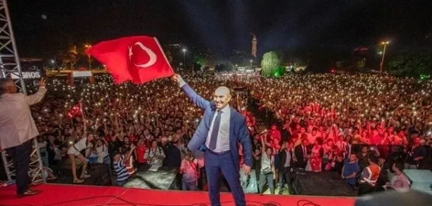 Foto - 29 milyon TL’lik konser! İzmirlinin parasını sahneye gömmüşler İşte Tarkan gerçeği