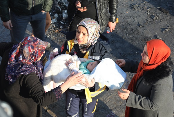 29 saat saat sonra 6 aylık bebekten güzel haber! Anne ve bebeğin kurtuluş hikayesi