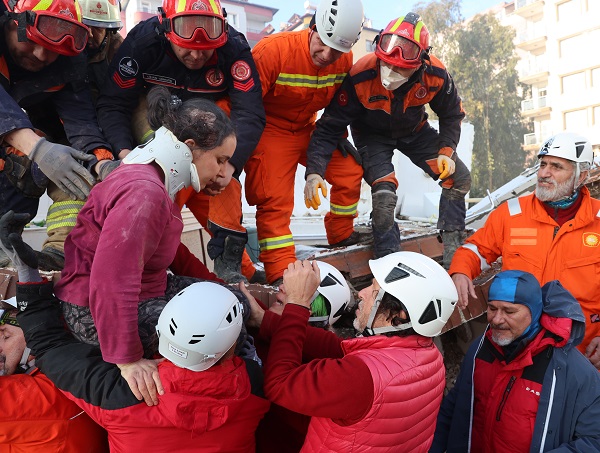 Foto - 29 saat saat sonra 6 aylık bebekten güzel haber! Anne ve bebeğin kurtuluş hikayesi