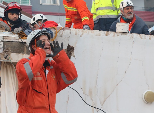 Foto - 29 saat saat sonra 6 aylık bebekten güzel haber! Anne ve bebeğin kurtuluş hikayesi