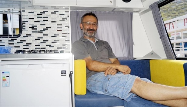 Foto - 3 ayda karavan yaptı