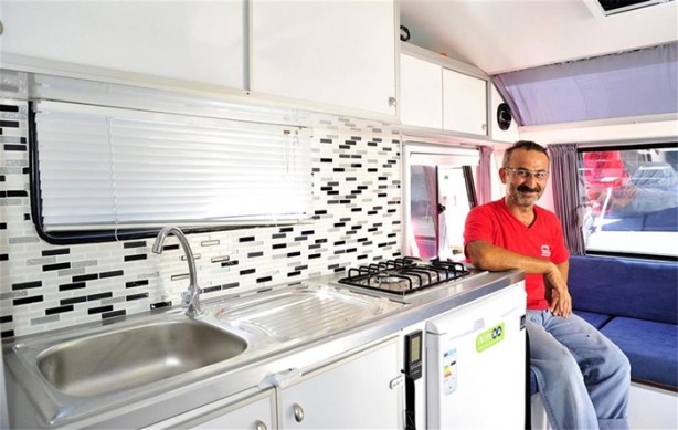 Foto - 3 ayda karavan yaptı