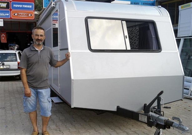 Foto - 3 ayda karavan yaptı