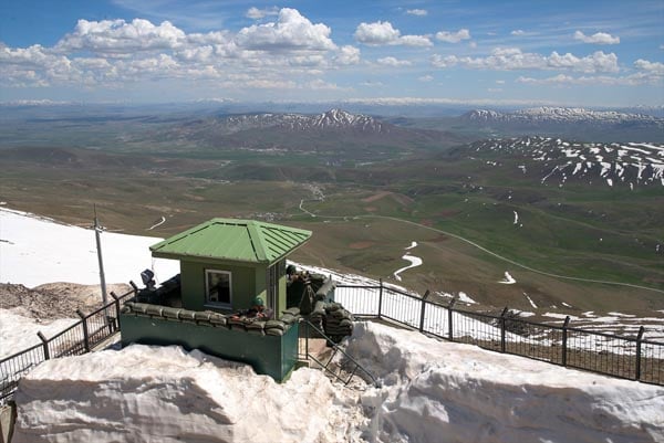 Foto - 3 bin 100 rakımlı tepede Mehmetçik gözü!
