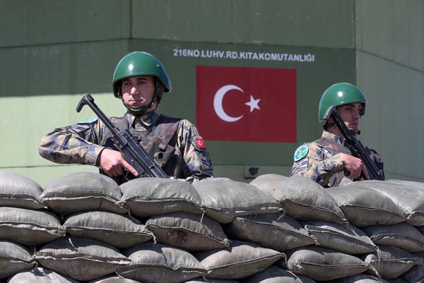 Foto - 3 bin 100 rakımlı tepede Mehmetçik gözü!