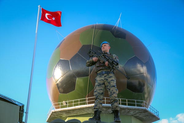 Foto - 3 bin 100 rakımlı tepede Mehmetçik gözü!