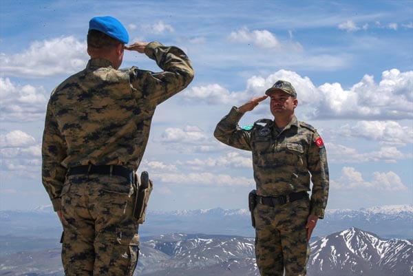 Foto - 3 bin 100 rakımlı tepede Mehmetçik gözü!