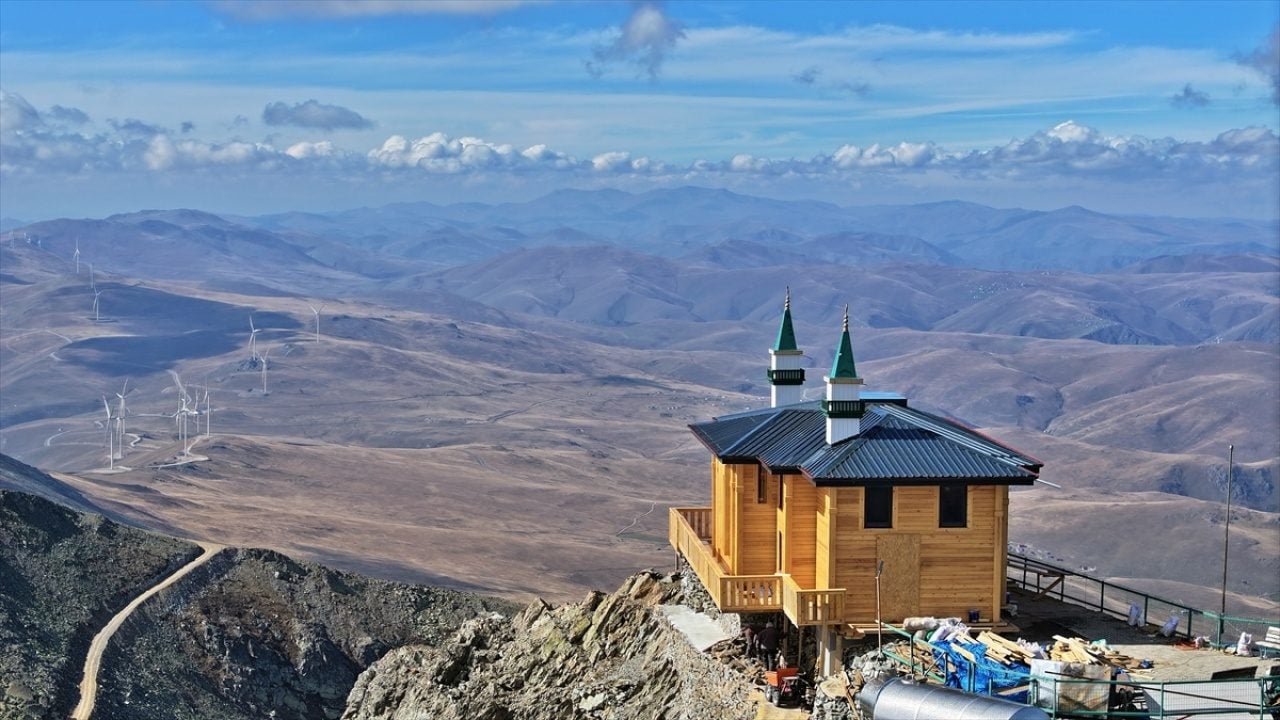 Foto - 3 bin 180 metre rakımda bulunuyor! Yanan Kırklar Mescidi yeniden inşa ediliyor