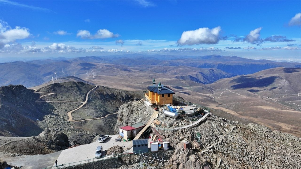 Foto - 3 bin 180 metre rakımda bulunuyor! Yanan Kırklar Mescidi yeniden inşa ediliyor