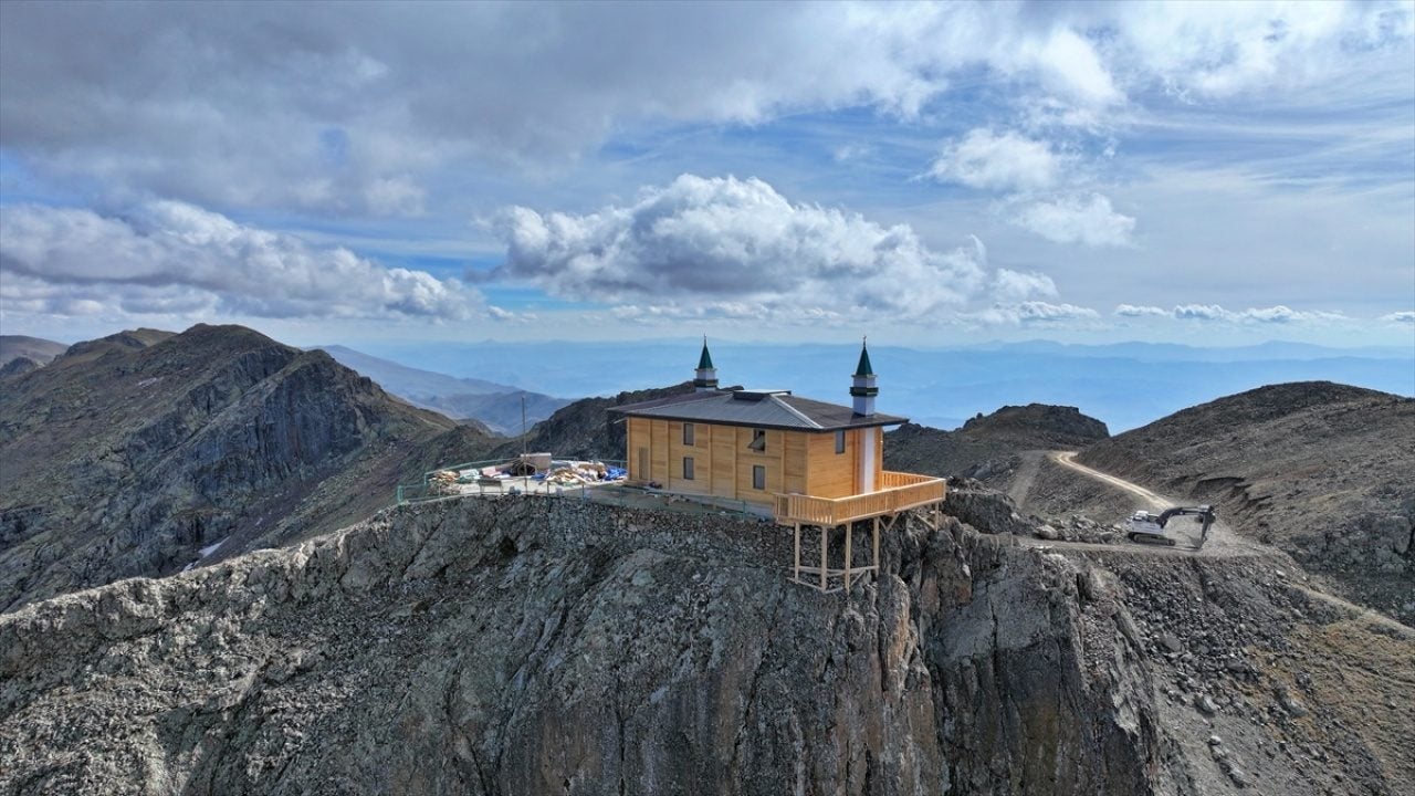 Foto - 3 bin 180 metre rakımda bulunuyor! Yanan Kırklar Mescidi yeniden inşa ediliyor