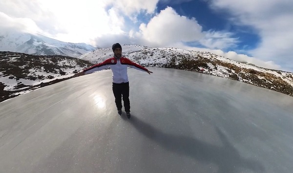 Foto - 3 bin 549 rakımda buz pateni keyfi