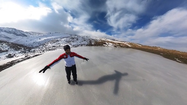 Foto - 3 bin 549 rakımda buz pateni keyfi