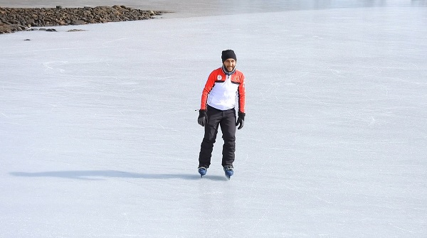 3 bin 549 rakımda buz pateni keyfi