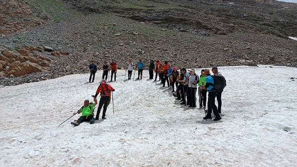 Foto - 3 bin rakımlı gölün yakınında bulunan kuzunun sahibini aranıyor