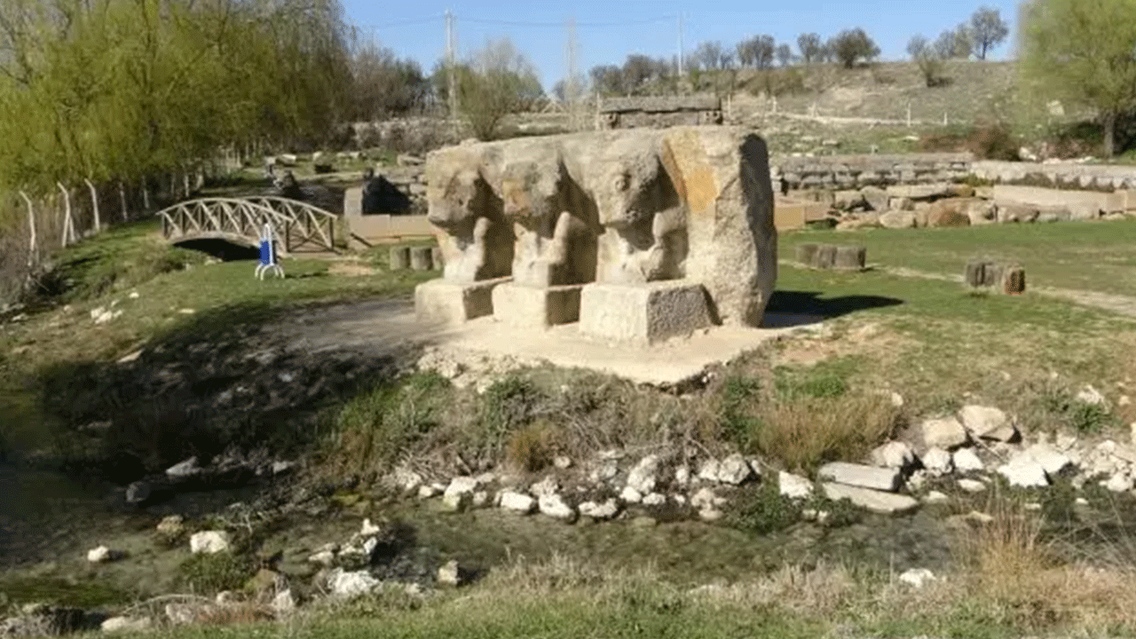 3 bin yıl öncesine dayanıyor: '' Üç harflileri tasvir etmişler''