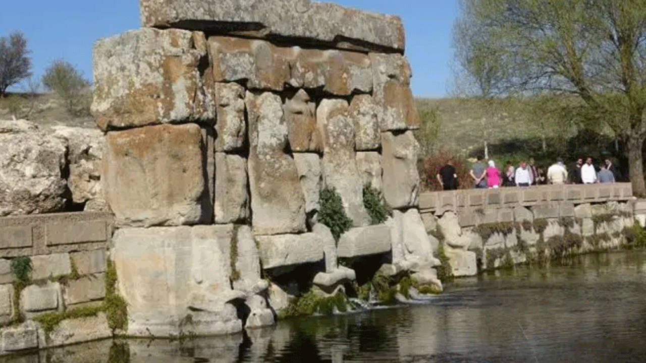 Foto - 3 bin yıl öncesine dayanıyor: '' Üç harflileri tasvir etmişler''