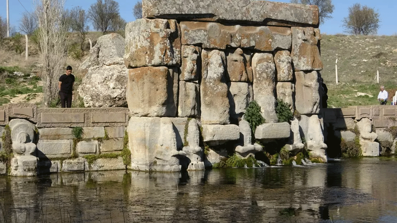 Foto - 3 bin yıl öncesine dayanıyor: '' Üç harflileri tasvir etmişler''