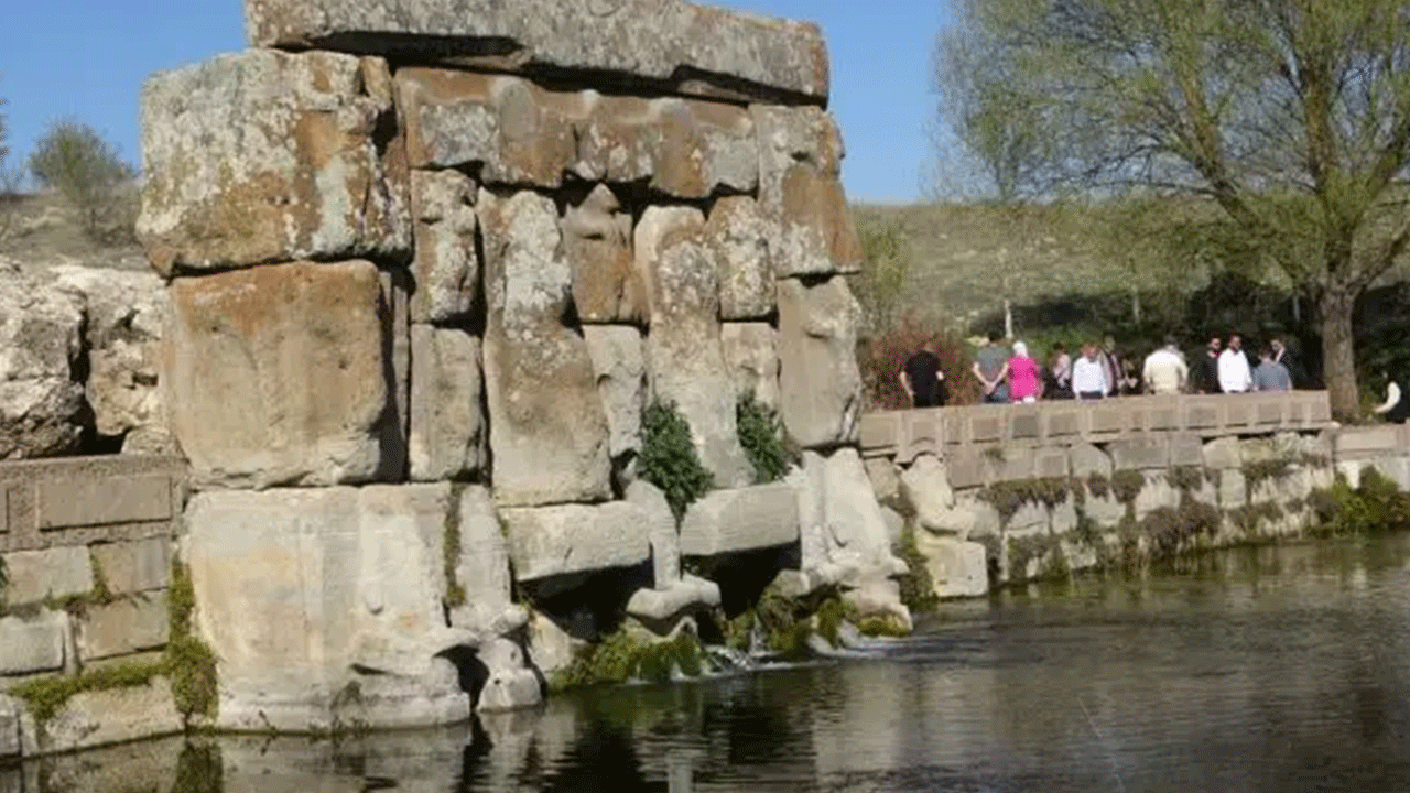 Foto - 3 bin yıl öncesine dayanıyor: '' Üç harflileri tasvir etmişler''