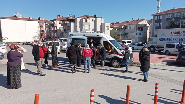 Foto - 3 çocuğu, yanan evden komşuları kurtardı