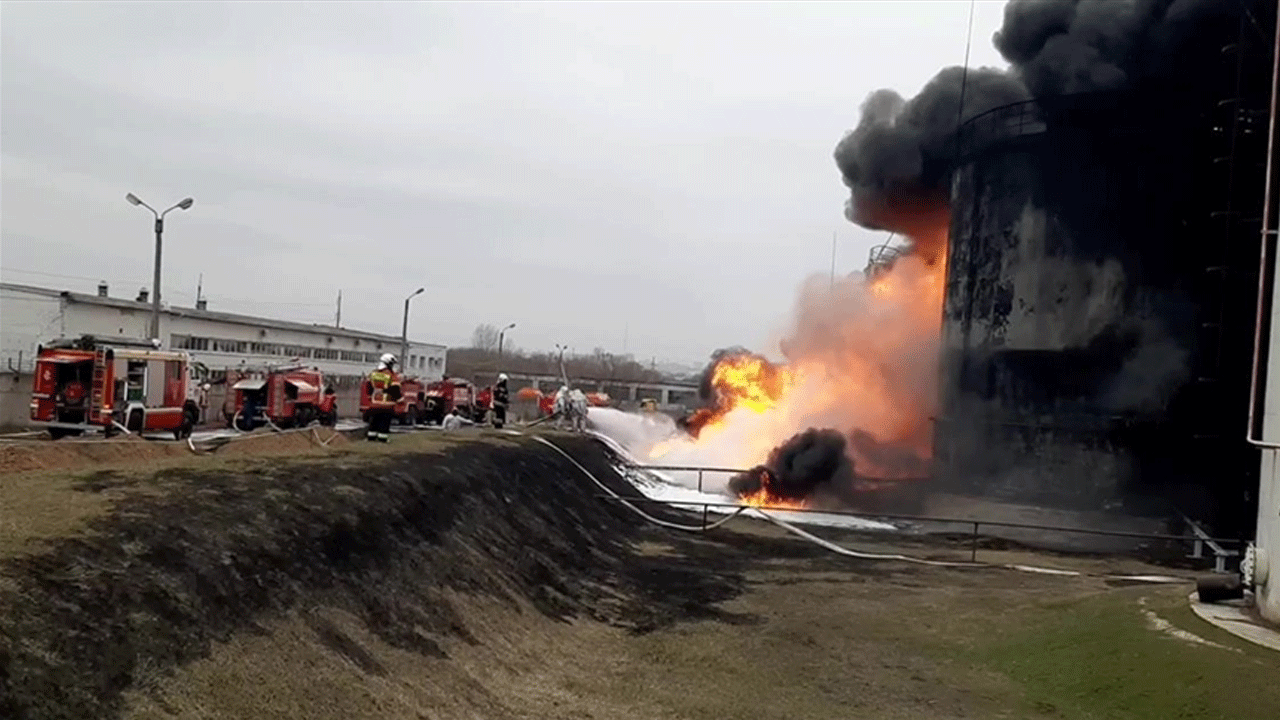 Foto - 3. dünya savaşının kapısı çalındı! Rusya'nın petrol rafinerisi vuruldu
