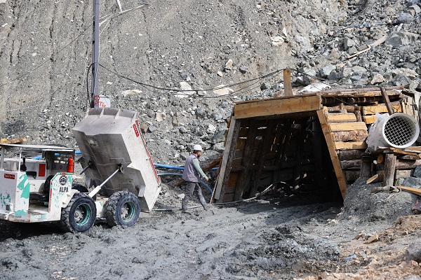 Foto - 3 galeri göçük altında kaldı! Deprem sırasında oldu tam 12 metre